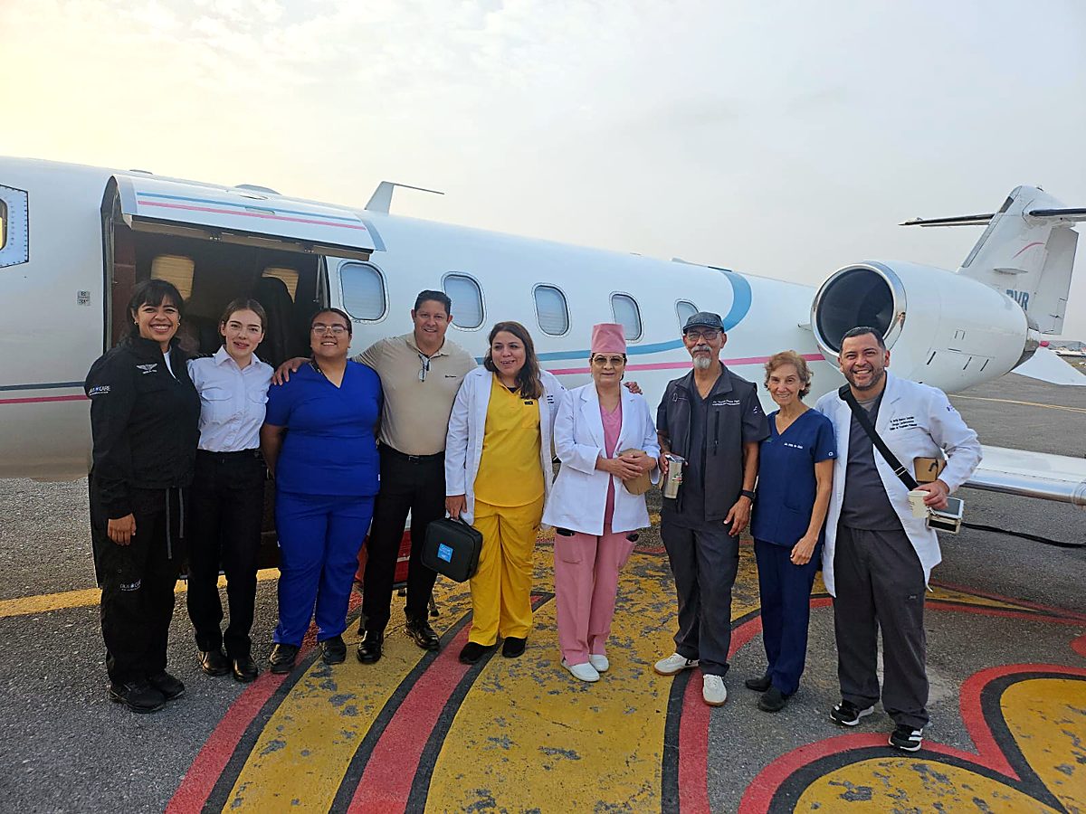 Equipo de traslado aéreo para entrega en hospital receptor
